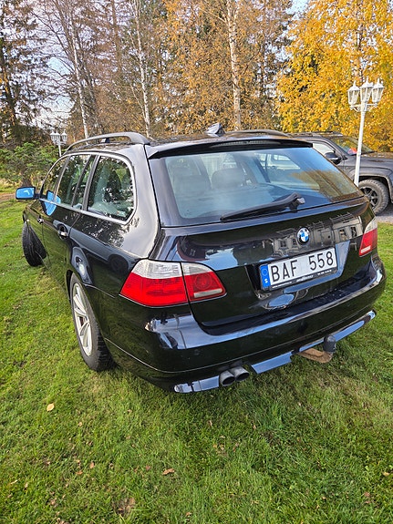 BMW 525Xi 4 of 4