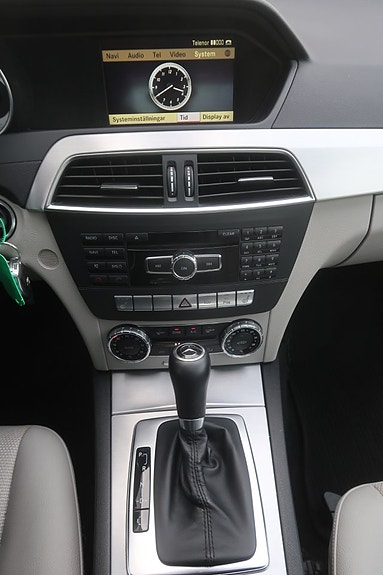 Mercedes-Benz C180 14 of 26