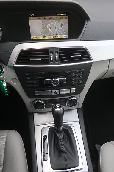 Mercedes-Benz C180 11 of 26