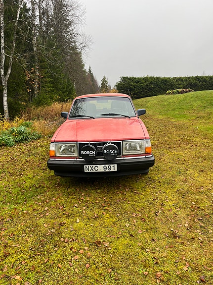 Volvo 240 3 of 4