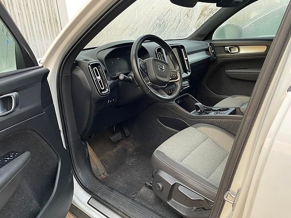 Volvo XC40 5 of 5
