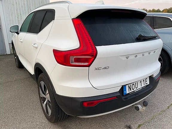 Volvo XC40 4 of 5