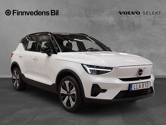 Volvo XC40 2 of 7