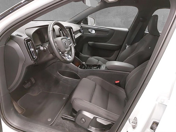 Volvo XC40 5 of 7
