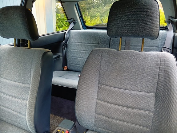 Mazda 323 10 of 11