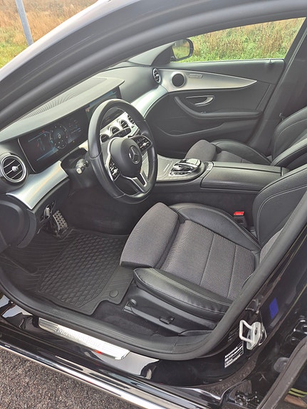 Mercedes-Benz E220 4 of 11