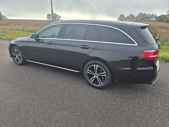 Mercedes-Benz E220 3 of 11