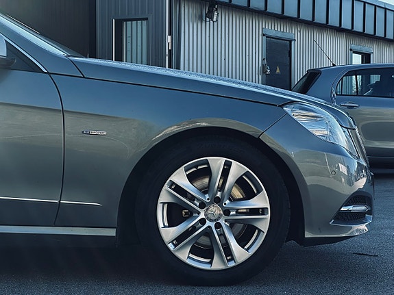 Mercedes-Benz E 250 3 of 18