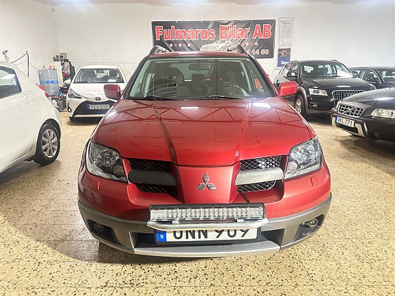 Mitsubishi Outlander 2 of 11