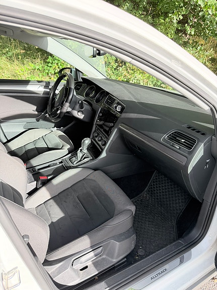 Volkswagen Golf Alltrack 6 of 8