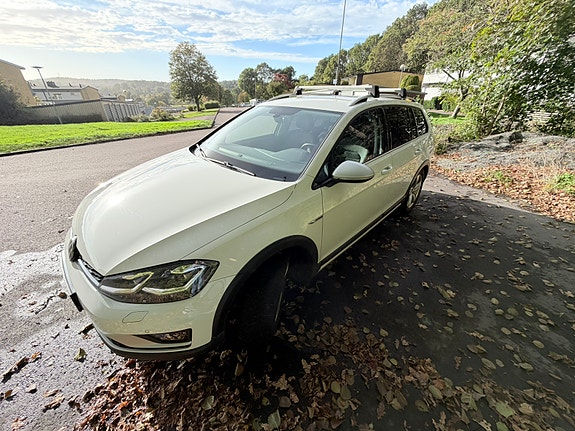 Volkswagen Golf Alltrack 5 of 8
