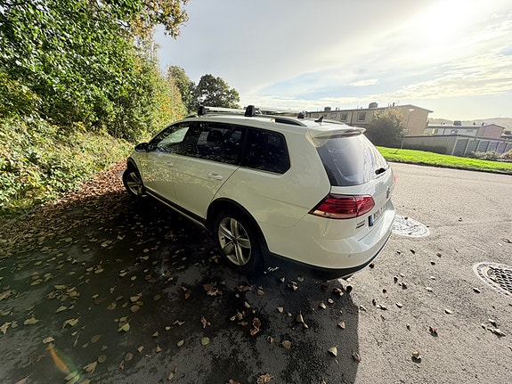 Volkswagen Golf Alltrack 4 of 8