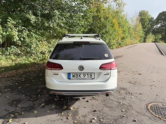 Volkswagen Golf Alltrack 3 of 8