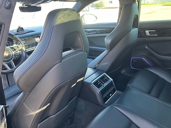 Porsche Panamera Turbo 7 of 11