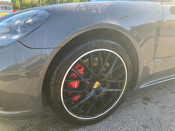 Porsche Panamera Turbo 5 of 11