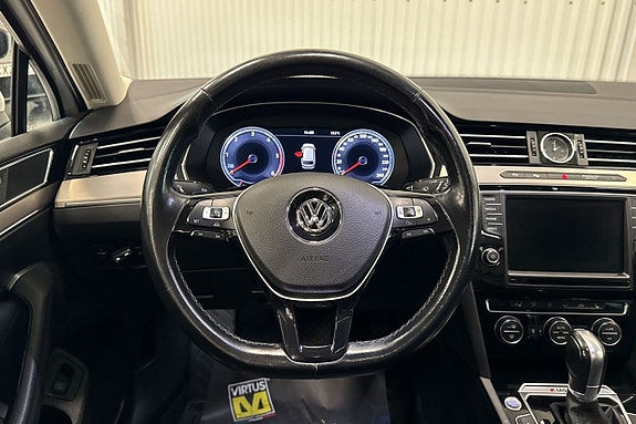 Volkswagen Passat 14 of 23