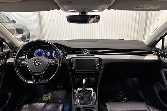Volkswagen Passat 13 of 23