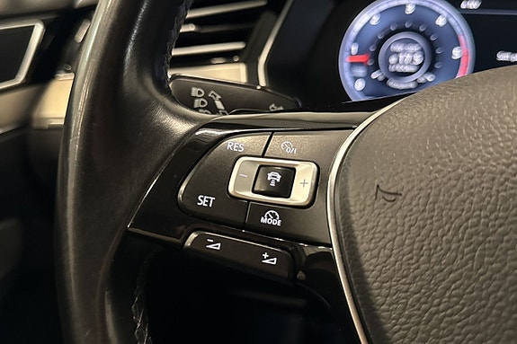 Volkswagen Passat 15 of 23