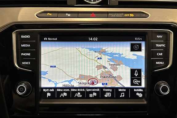 Volkswagen Passat 18 of 23