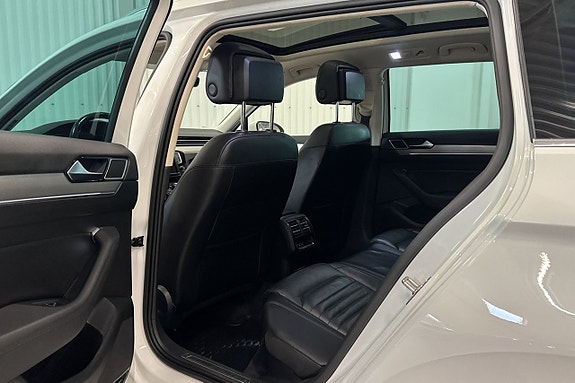 Volkswagen Passat 10 of 23