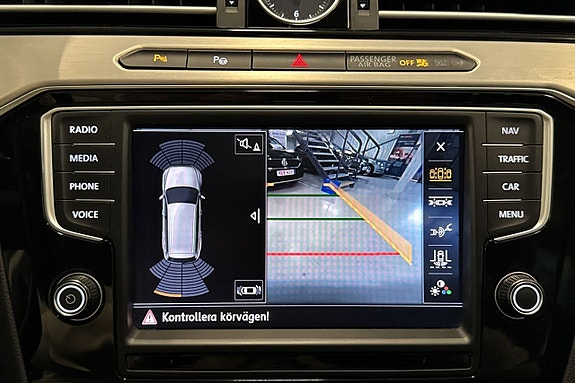 Volkswagen Passat 17 of 23