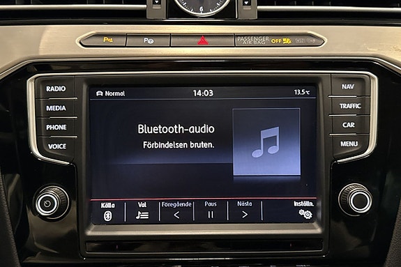 Volkswagen Passat 19 of 23