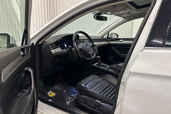 Volkswagen Passat 7 of 23