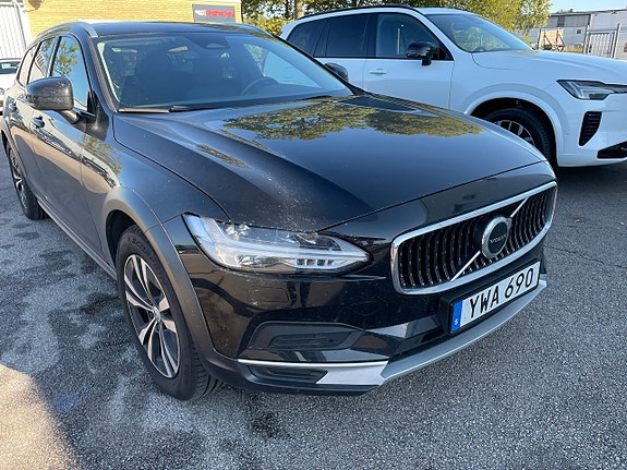 Volvo V90 Cross Country 2 of 5