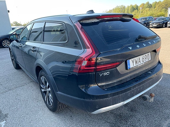 Volvo V90 Cross Country 4 of 5