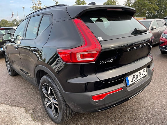 Volvo XC40 4 of 5