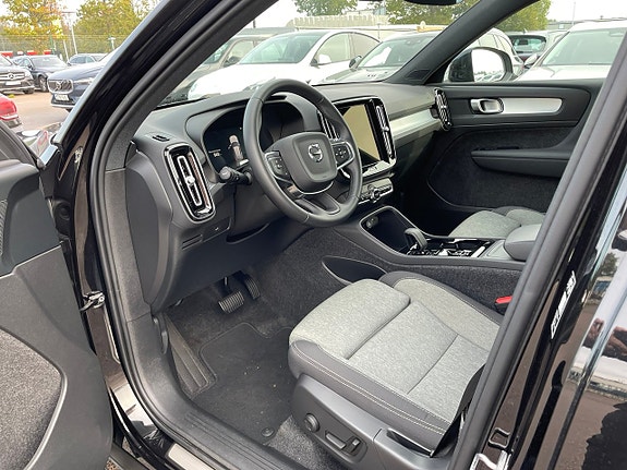 Volvo XC40 5 of 5