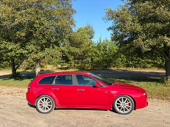 Alfa Romeo 159 2 of 3