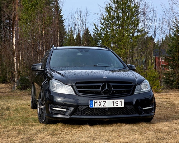 Mercedes-Benz C250 2 of 13