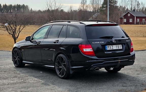 Mercedes-Benz C250 5 of 13