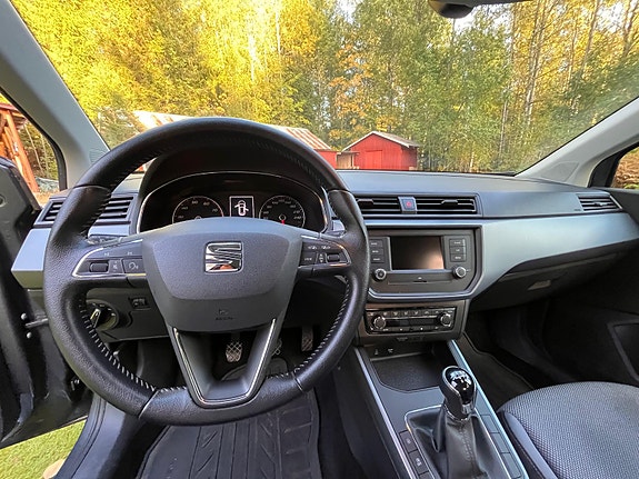 Seat Arona 2 of 2