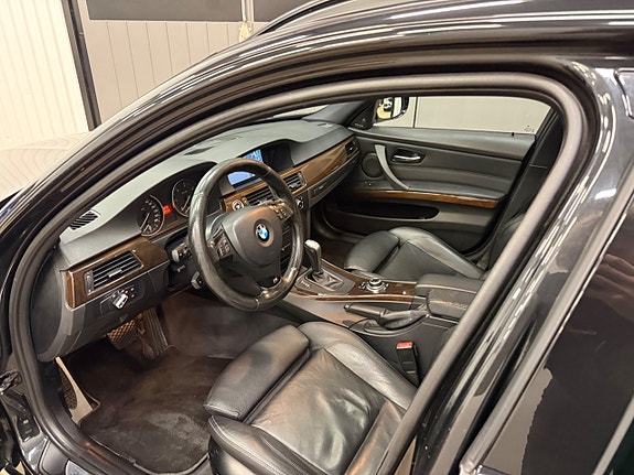 BMW 330d 19 of 30