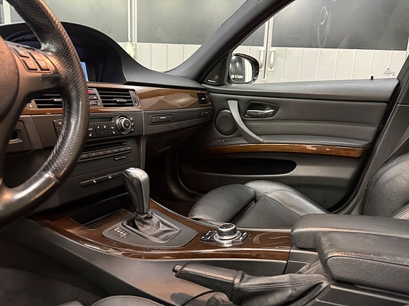 BMW 330d 24 of 30