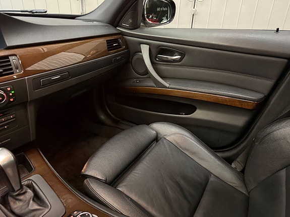 BMW 330d 25 of 30
