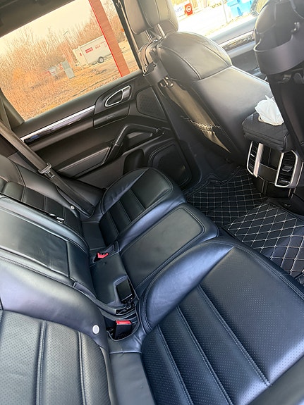 Porsche Cayenne 8 of 10