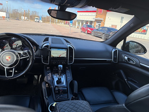 Porsche Cayenne 5 of 10