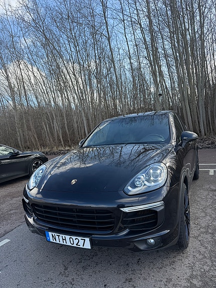 Porsche Cayenne 9 of 10