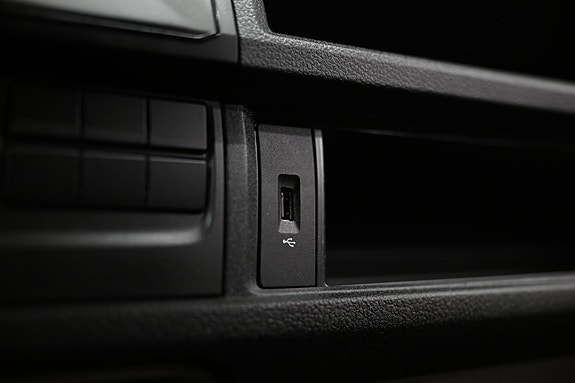 Volkswagen Caravelle 26 of 30