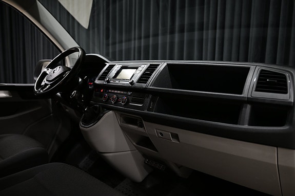 Volkswagen Caravelle 29 of 30