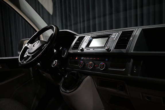 Volkswagen Caravelle 30 of 30