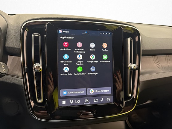 Volvo XC40 30 of 30