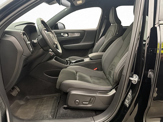 Volvo XC40 13 of 30