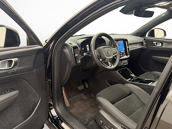 Volvo XC40 12 of 30