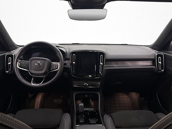 Volvo XC40 15 of 30
