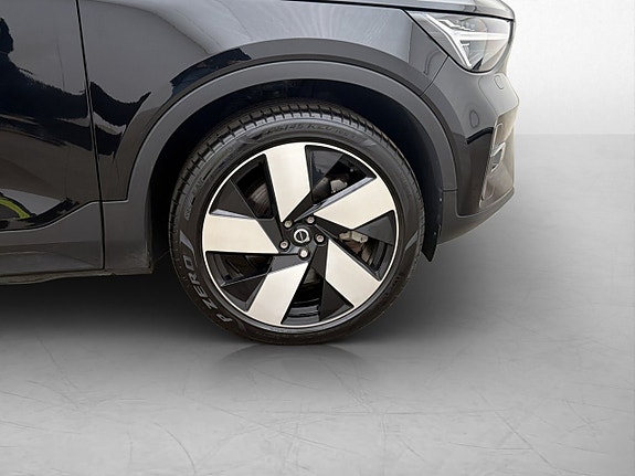 Volvo XC40 11 of 30