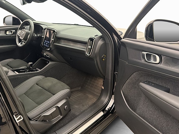 Volvo XC40 17 of 30